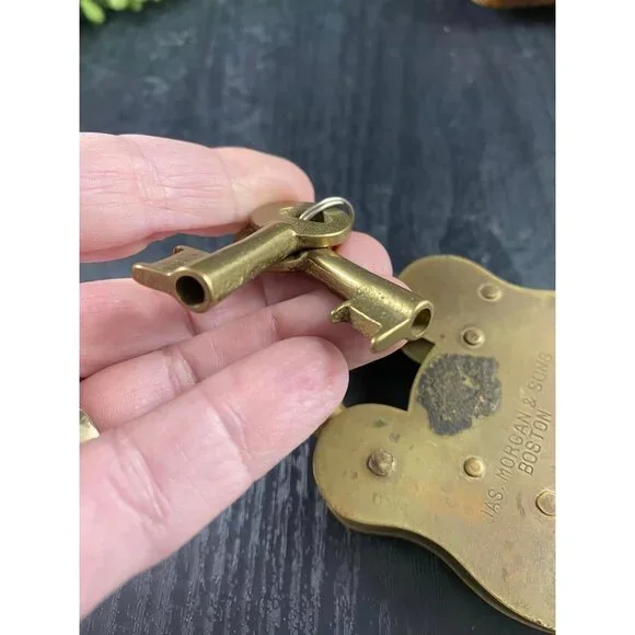 Big Vintage Admiralty Brass USN NavyNo. 4 Padlock and 2 Keys 4 Brass Levers Mi